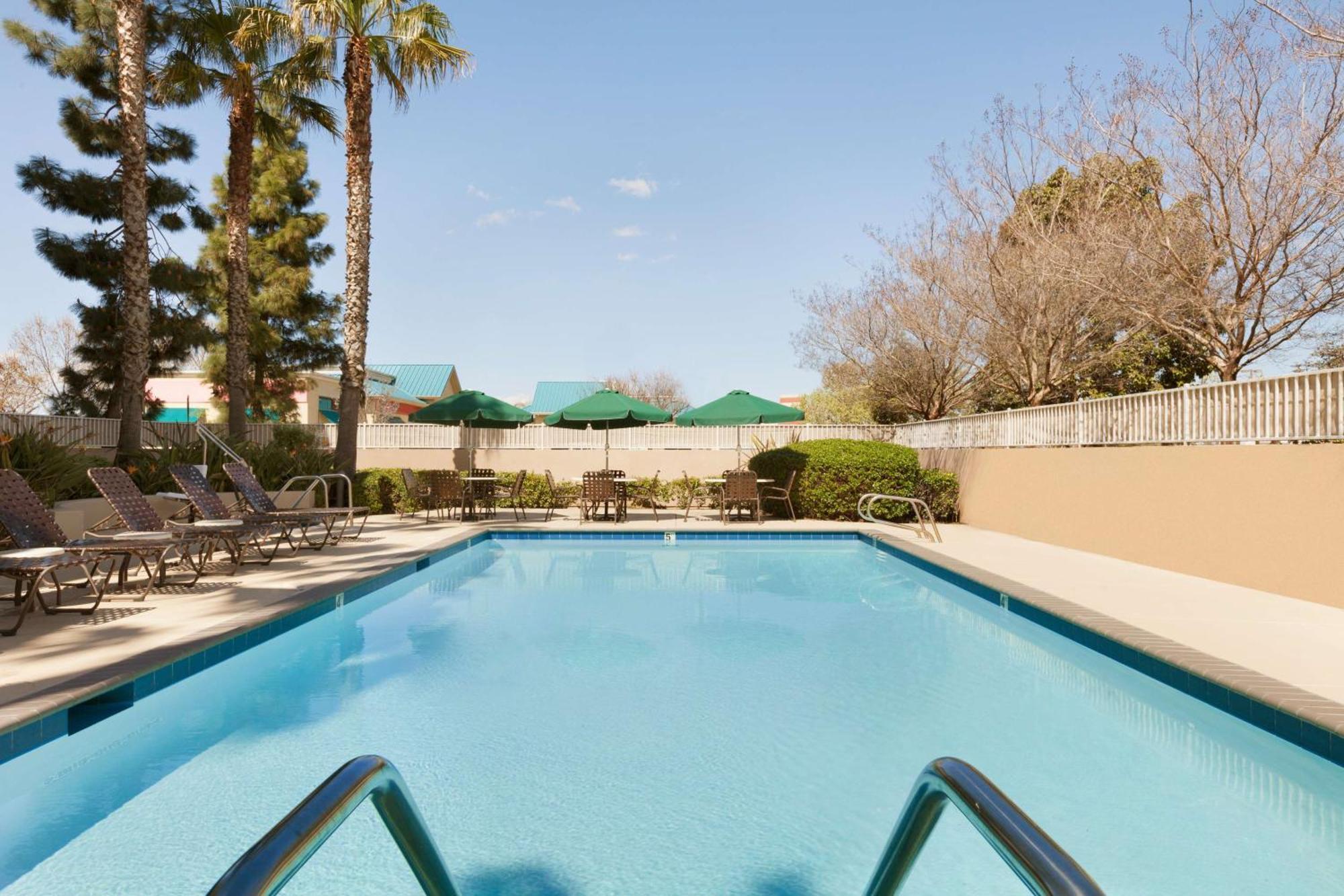 Hilton Garden Inn San Jose/מילפיטאס מראה חיצוני תמונה